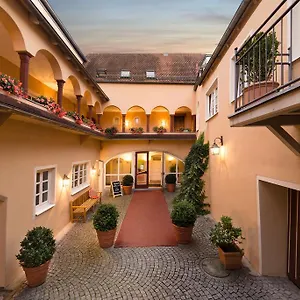 Boardinghouse Hotel